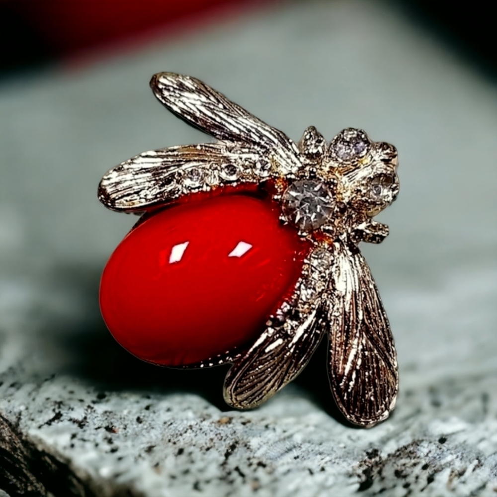 Vintage 1960s Gold Tone Bumblebee Rhinestone Brooch